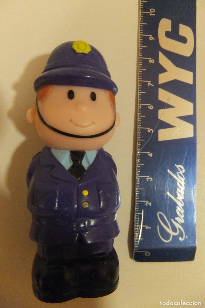 Coleccionismo: GRAN BRETA&Ntilde;A - POLICIA CON CASCO DE BOBBY - Foto 1