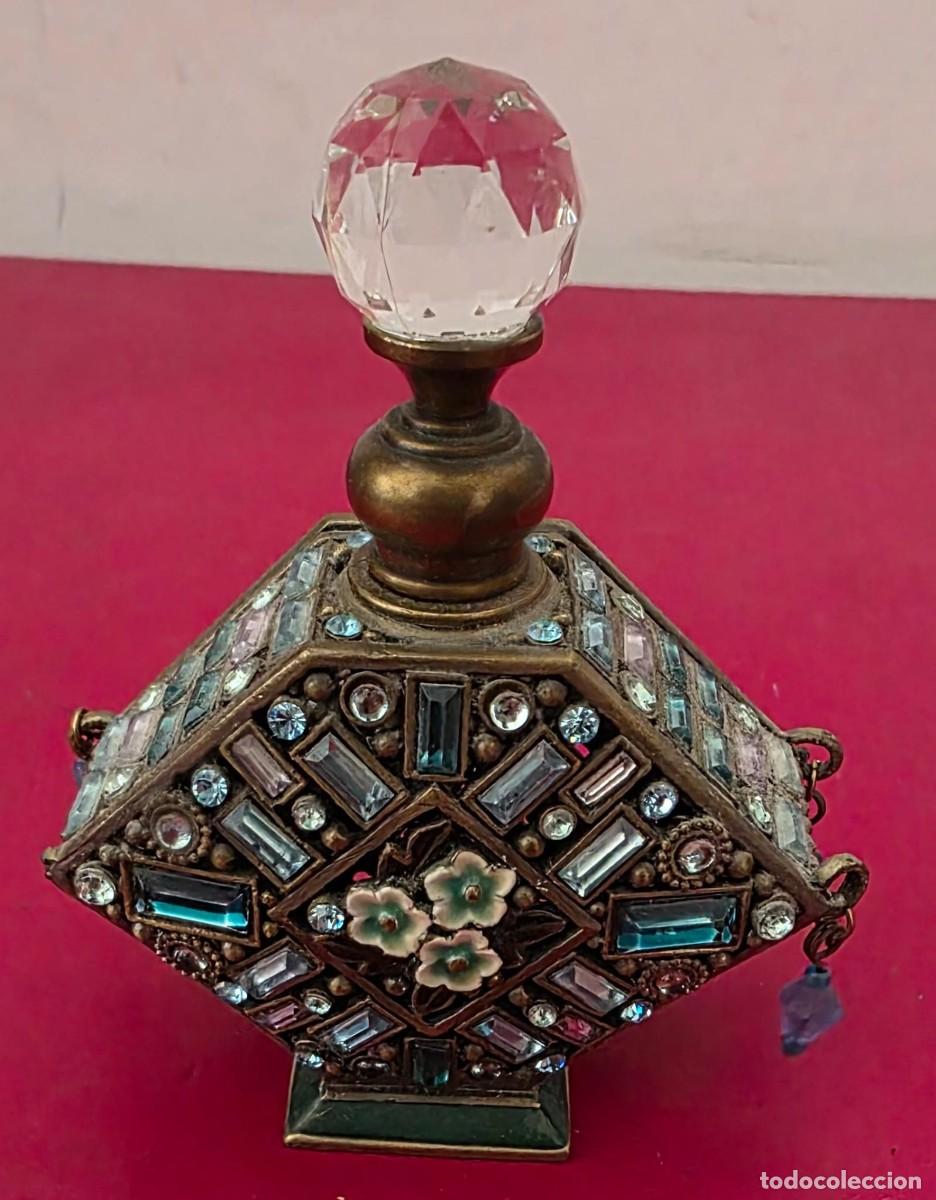 Coleccionismo: Frasco de colonia vintage decorado con cristales y flores esmaltadas &ndash; Estilo joya, tap&oacute;n facetado