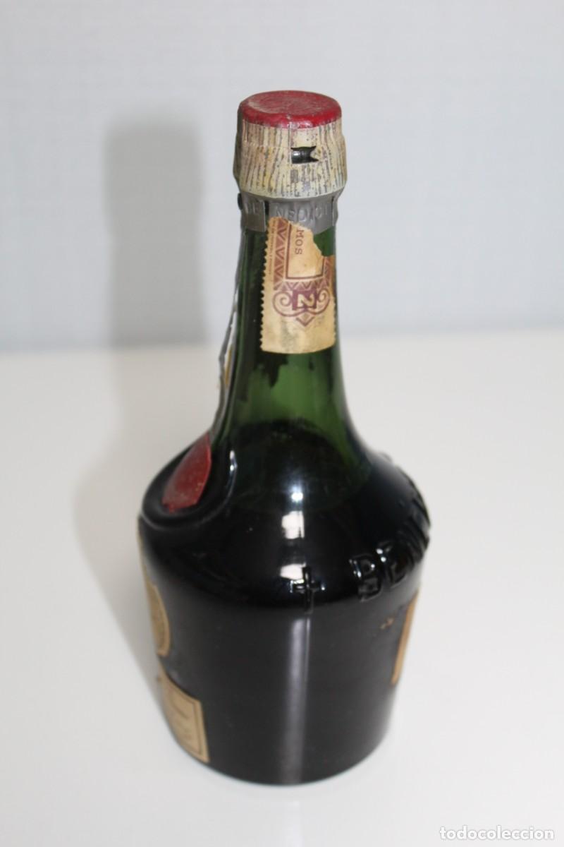 Coleccionismo: ANTIGUA BOTELLA DE LICOR - Foto 2