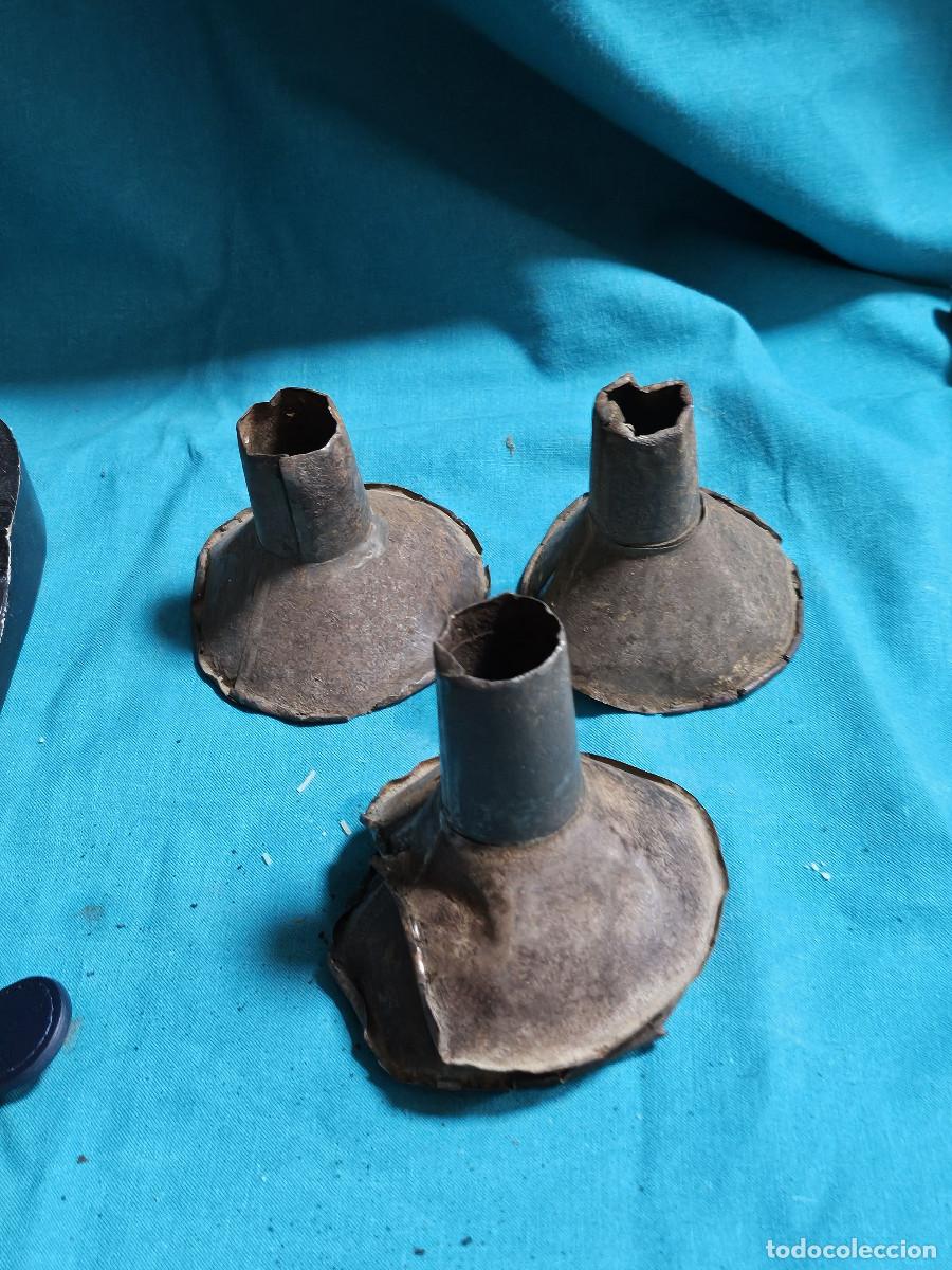 Coleccionismo: set de embudos de chapa antigua - Foto 1