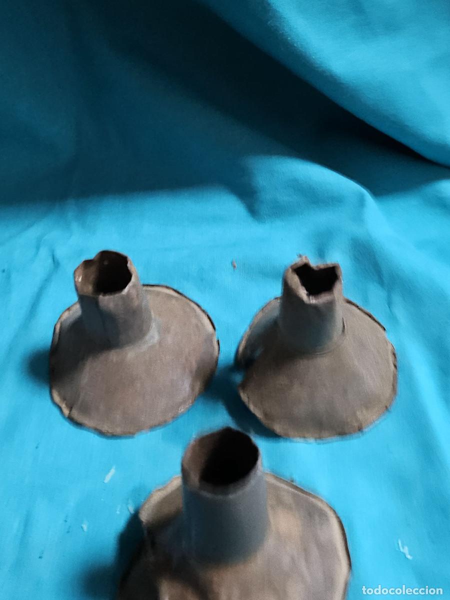 Coleccionismo: set de embudos de chapa antigua - Foto 2