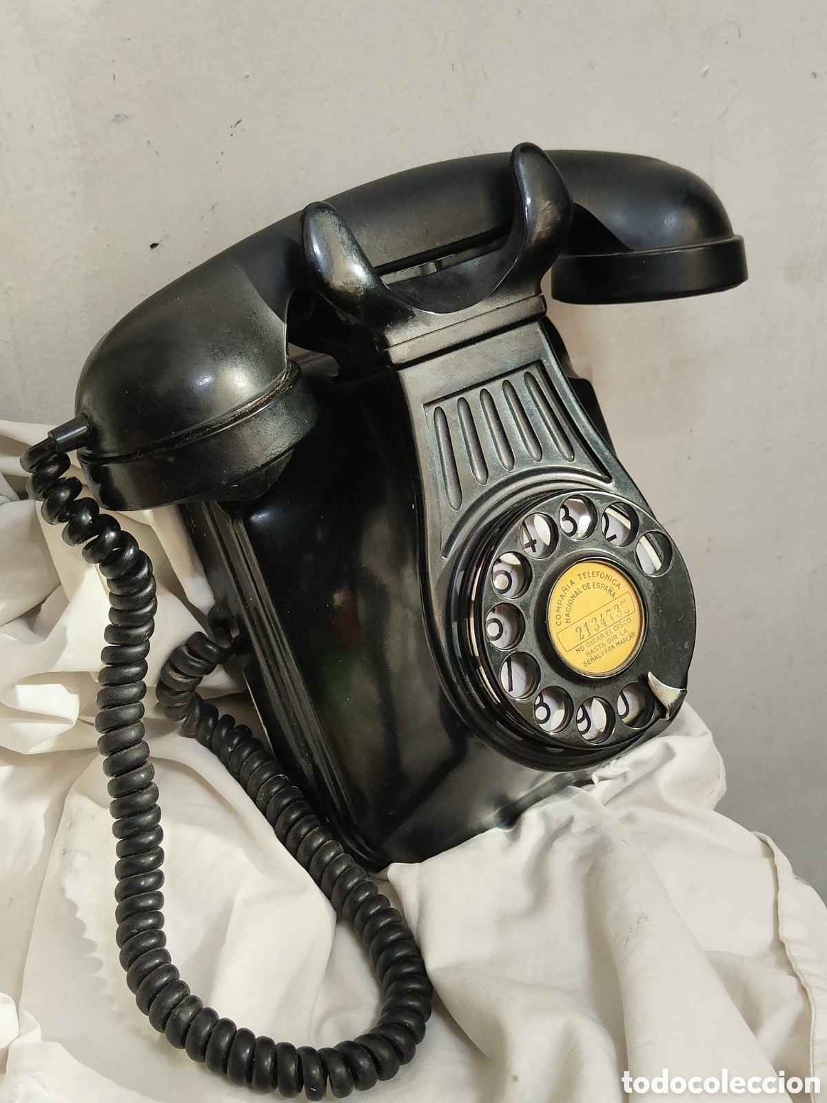Coleccionismo: tel&eacute;fono antiguo de baquelita - Foto 1