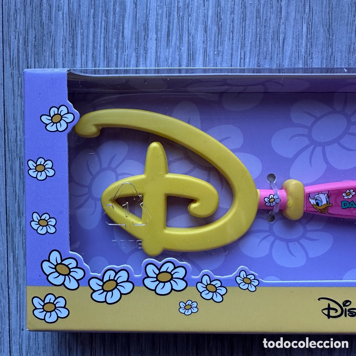 Coleccionismo: Llave Daisy 85.&ordm;&nbsp;aniversario, Disney Store. - Foto 2