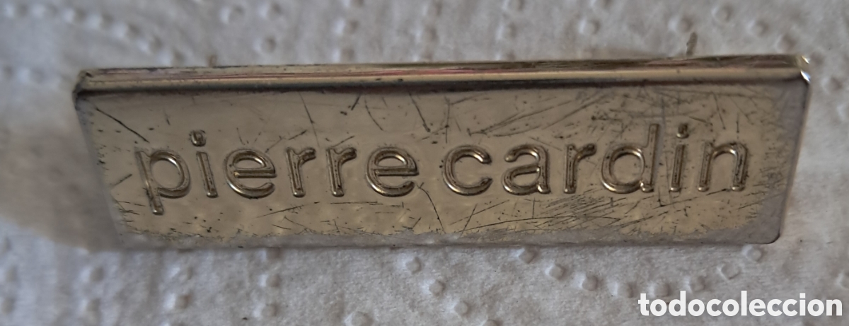 Coleccionismo: INSIGNIA PIERRE CARDIN - Foto 1