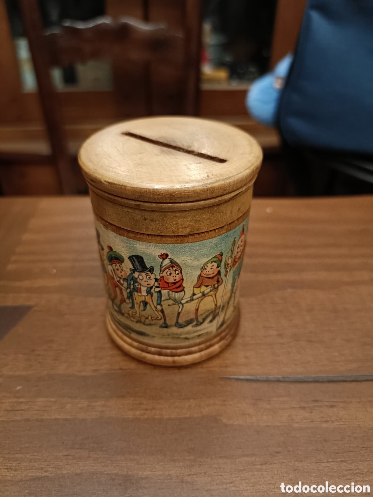 Coleccionismo: ANTIGUA HUCHA DE MADERA INGLESA 1935 - Foto 2