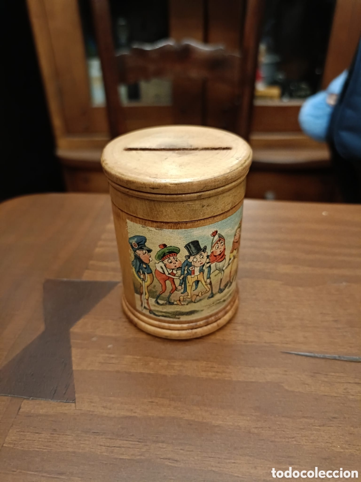 Coleccionismo: ANTIGUA HUCHA DE MADERA INGLESA 1935 - Foto 1