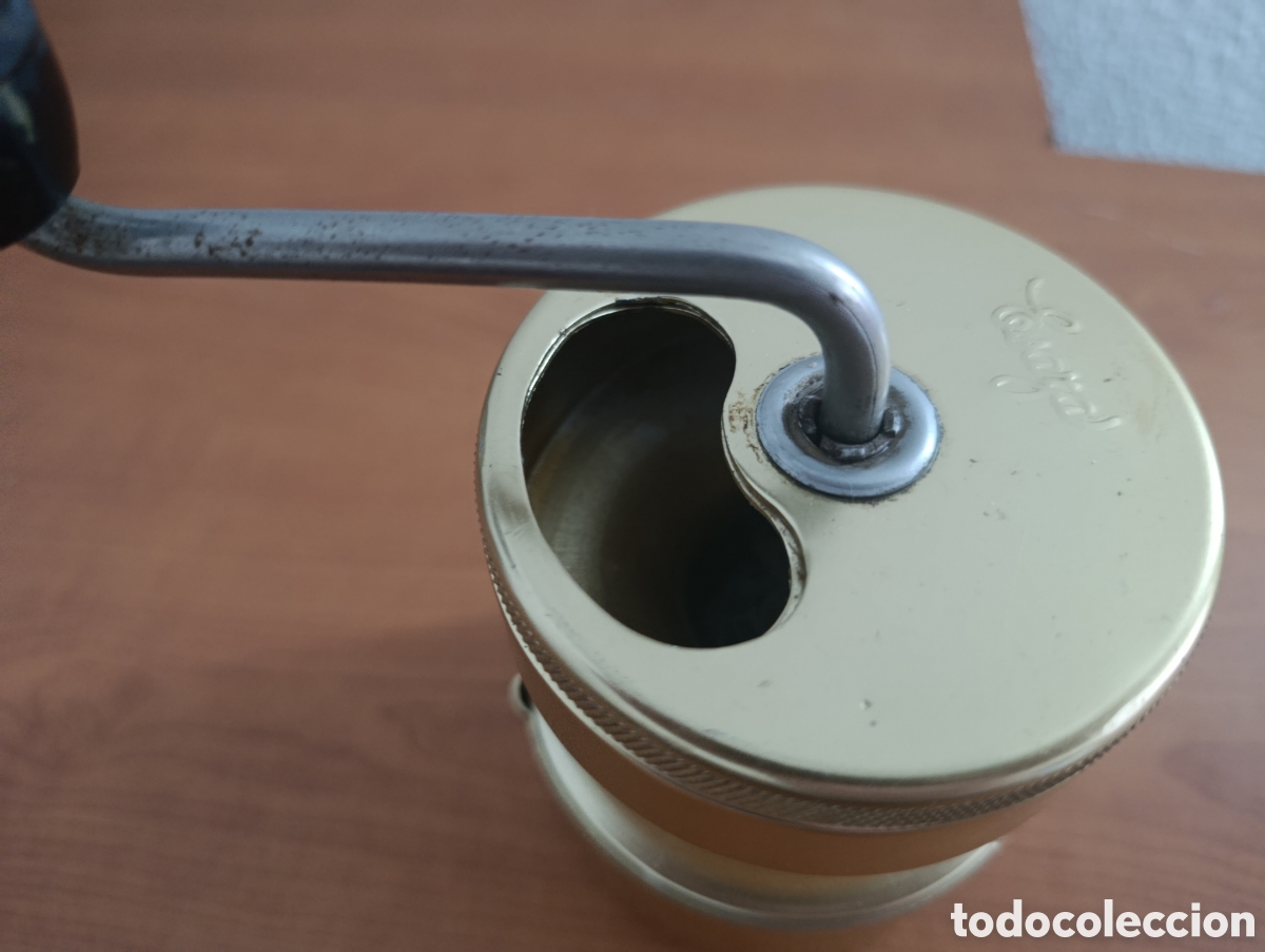 Coleccionismo: MOLINILLO DE CAF&Eacute; EN ALUMINIO DORADO, MARCA ESAZA. - Foto 2
