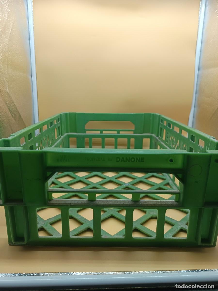 Coleccionismo: CAJA DE PLASTICO VERDE DANONE - Foto 3