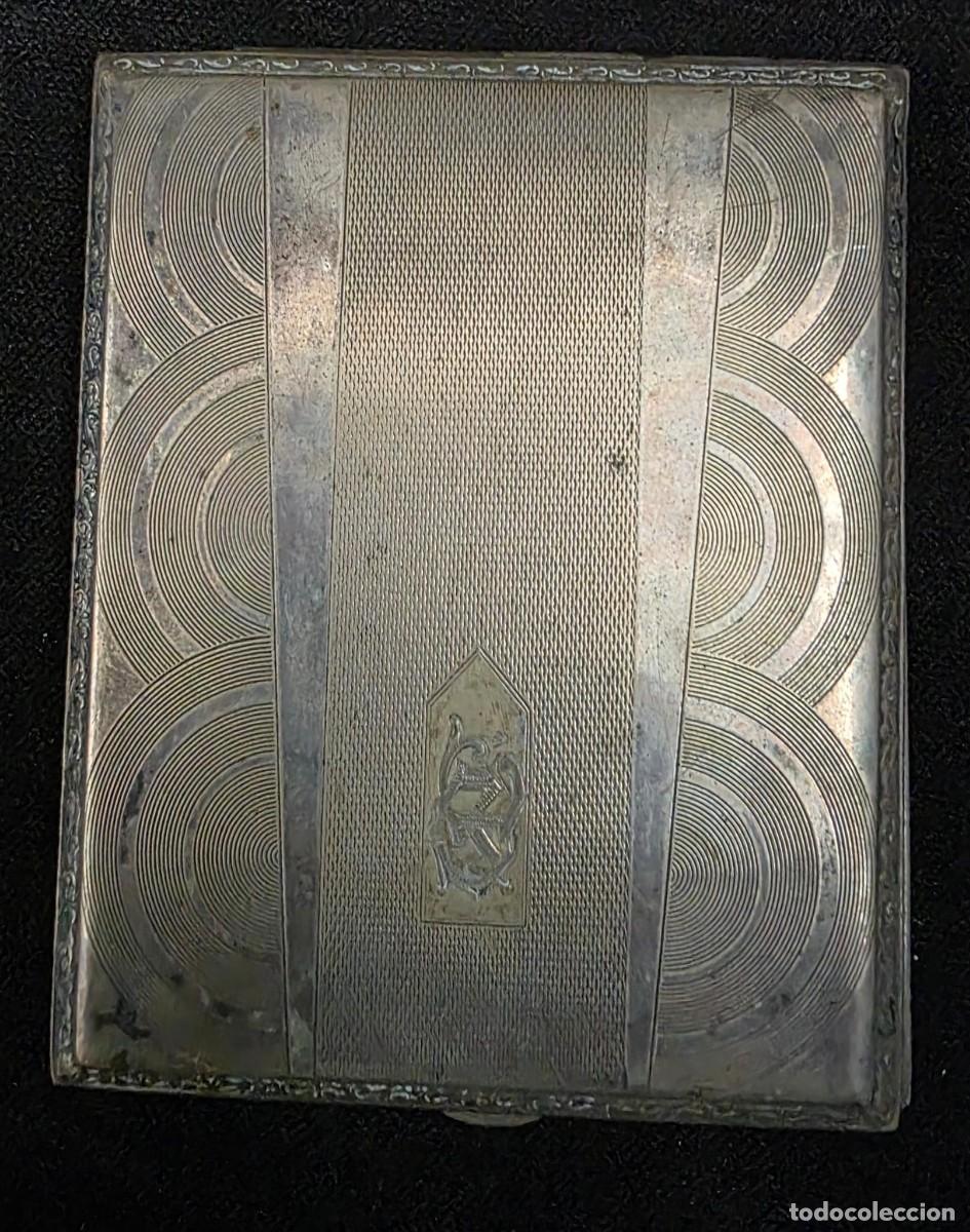 Coleccionismo: Estuche met&aacute;lico antiguo Art D&eacute;co con grabados geom&eacute;tricos y escudo central