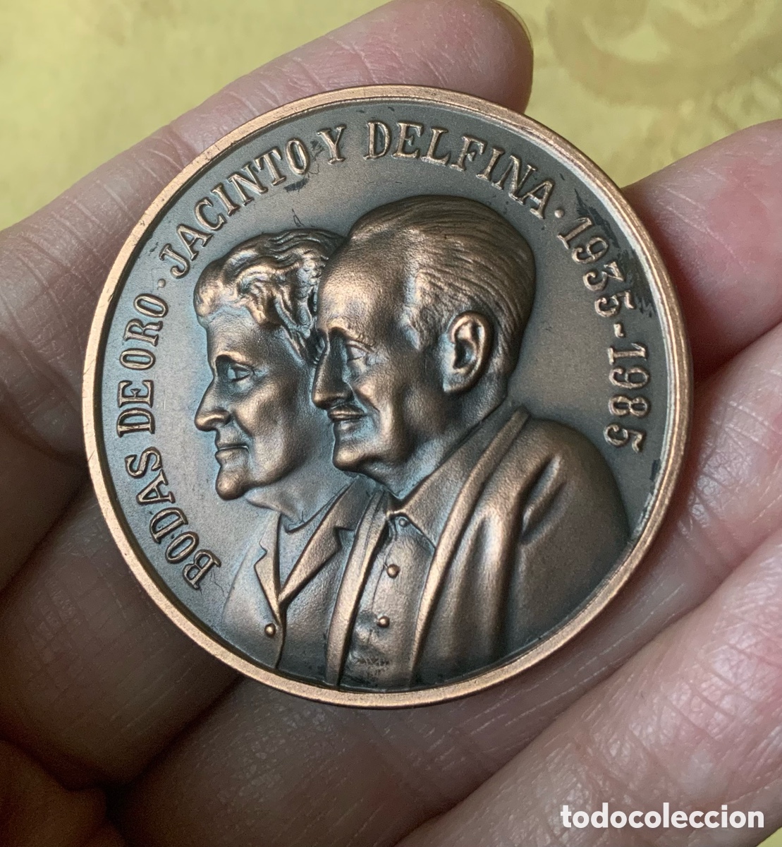 Coleccionismo: MONEDA COBRE CONMEMORATIVA DE BODAS DE ORO - Foto 2