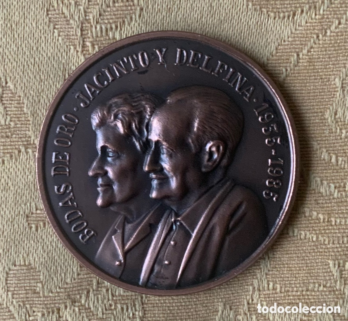 Coleccionismo: MONEDA COBRE CONMEMORATIVA DE BODAS DE ORO - Foto 1