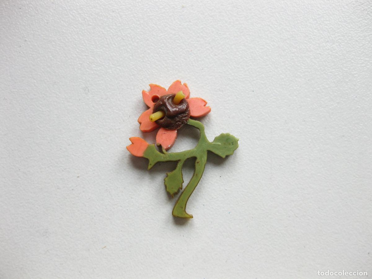 Coleccionismo: COLGANTE DE PASTA DE UNA FLOR CON OJOS MOVIBLES