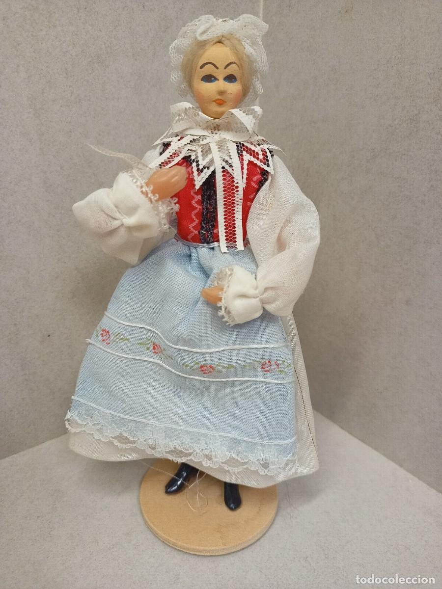 Coleccionismo: Colecci&oacute;n de mu&ntilde;ecas con trajes regionales - Foto 24