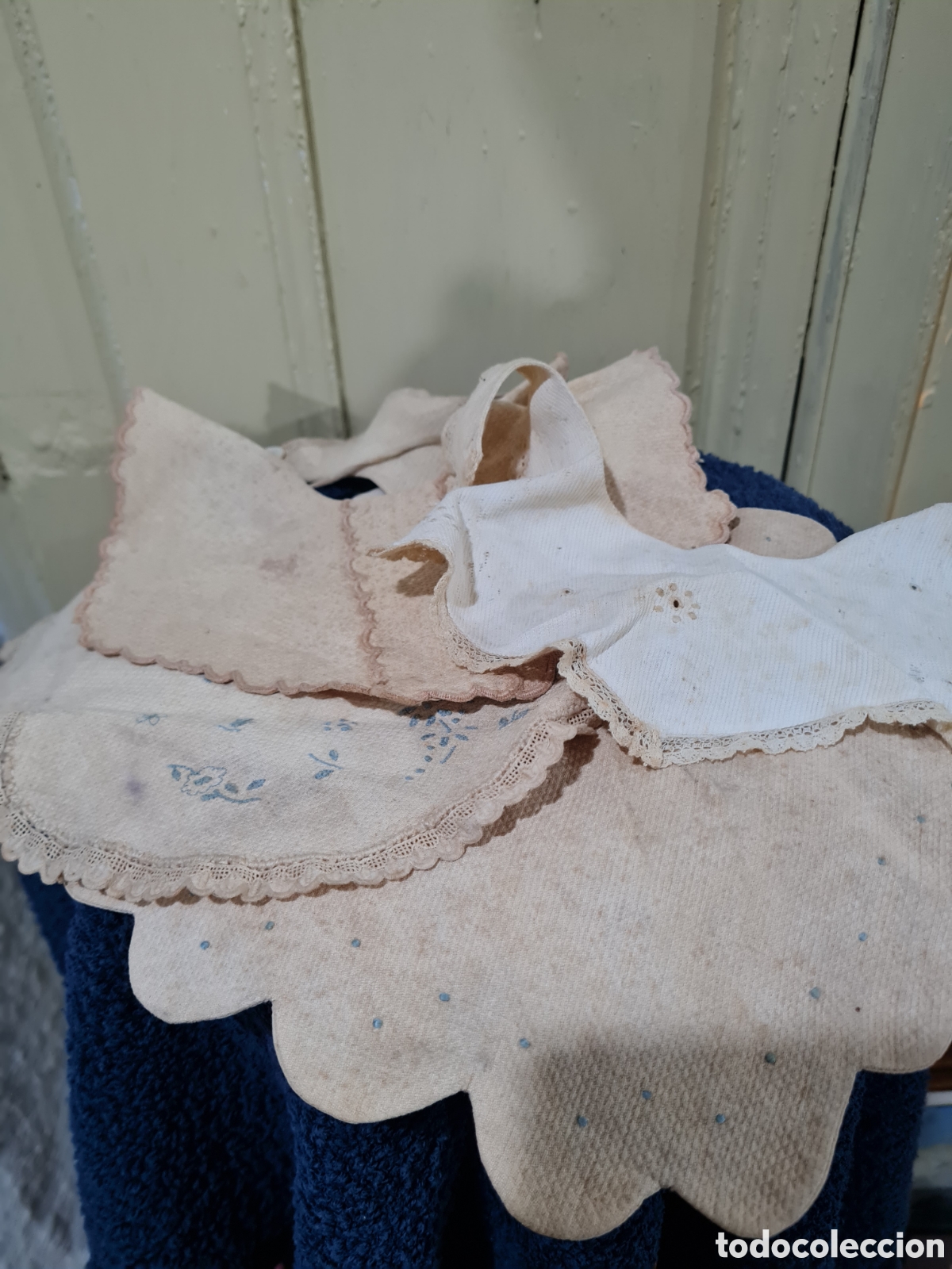 Coleccionismo: Cuatro antiguos baberos - Foto 1