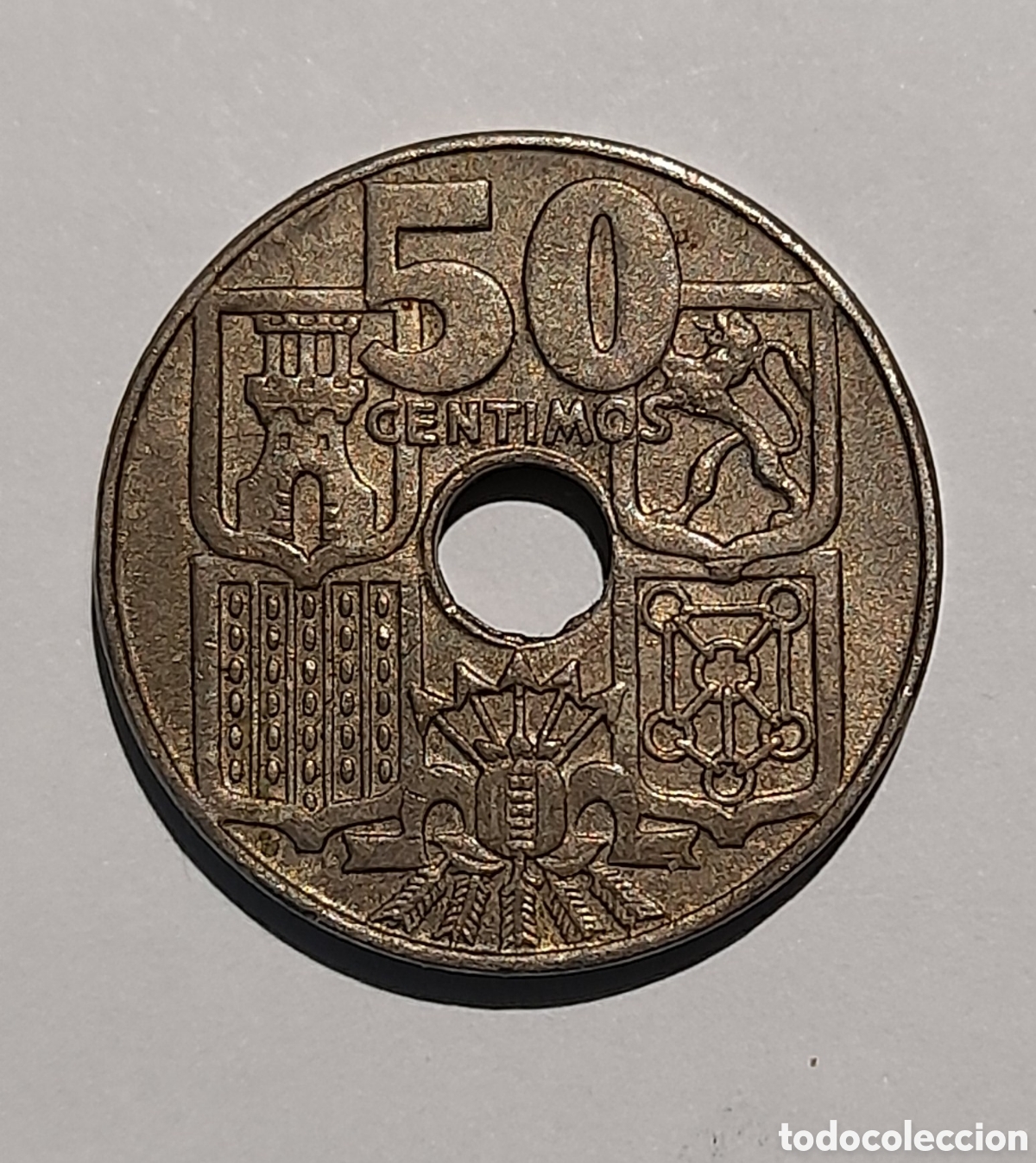 Coleccionismo: 50 C&eacute;ntimos 1963 *19 *64 S/C con error descentrada . M&aacute;s en perfil.
