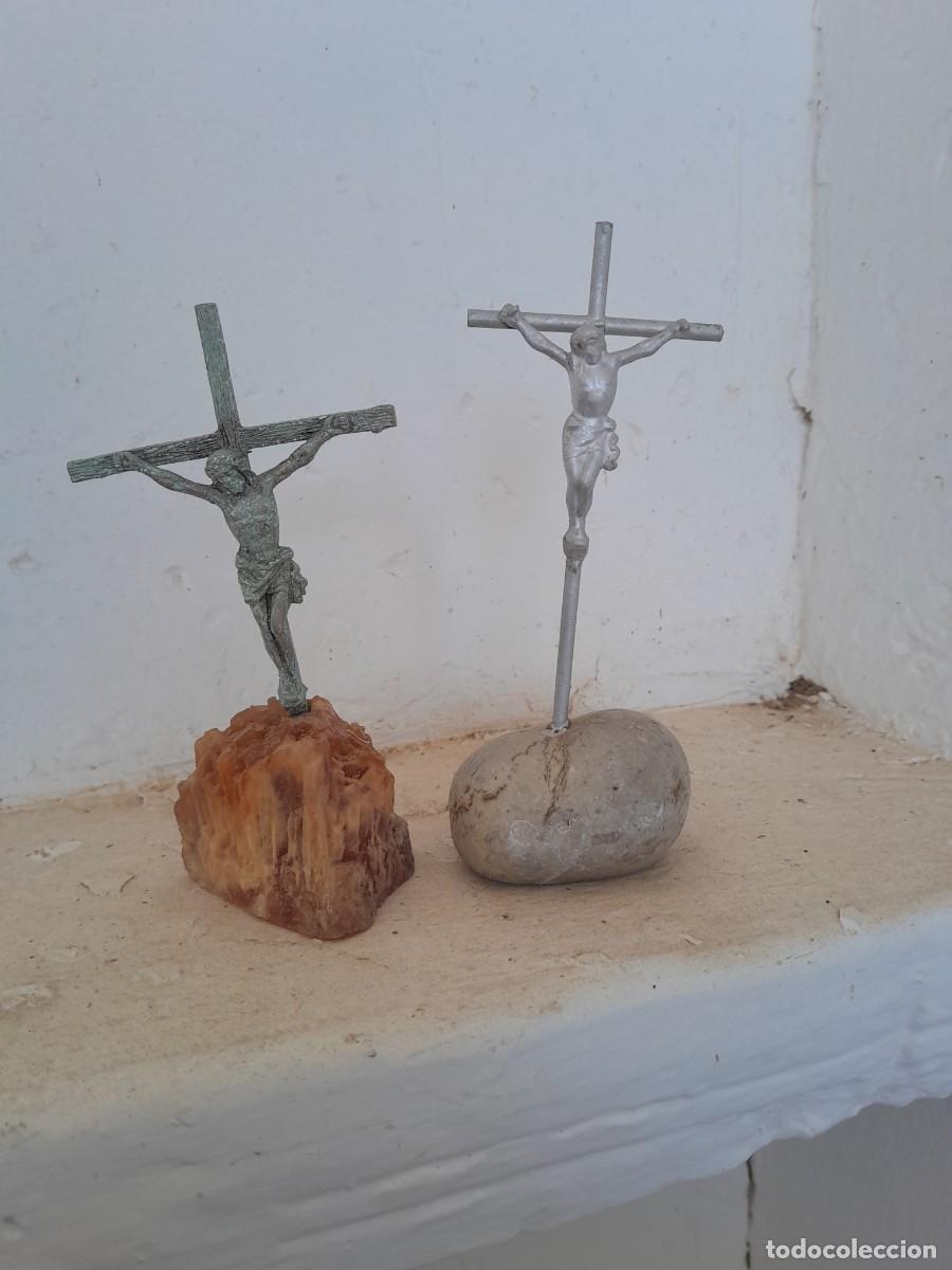 Coleccionismo: Dos peque&ntilde;os crucifijos.. - Foto 1