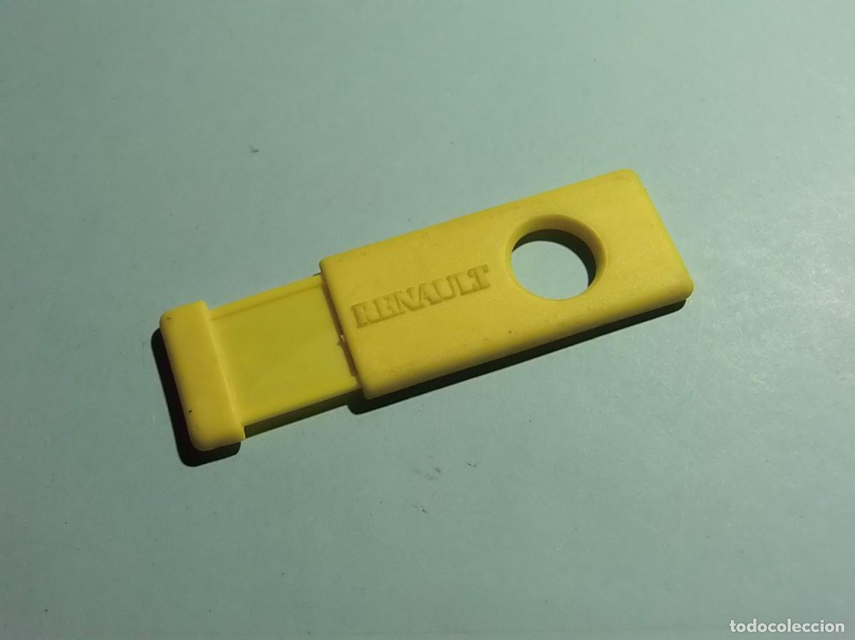 Coleccionismo: CORTAPUROS DE BOLSILLO AMARILLO - MARCA RENAULT. - Foto 3
