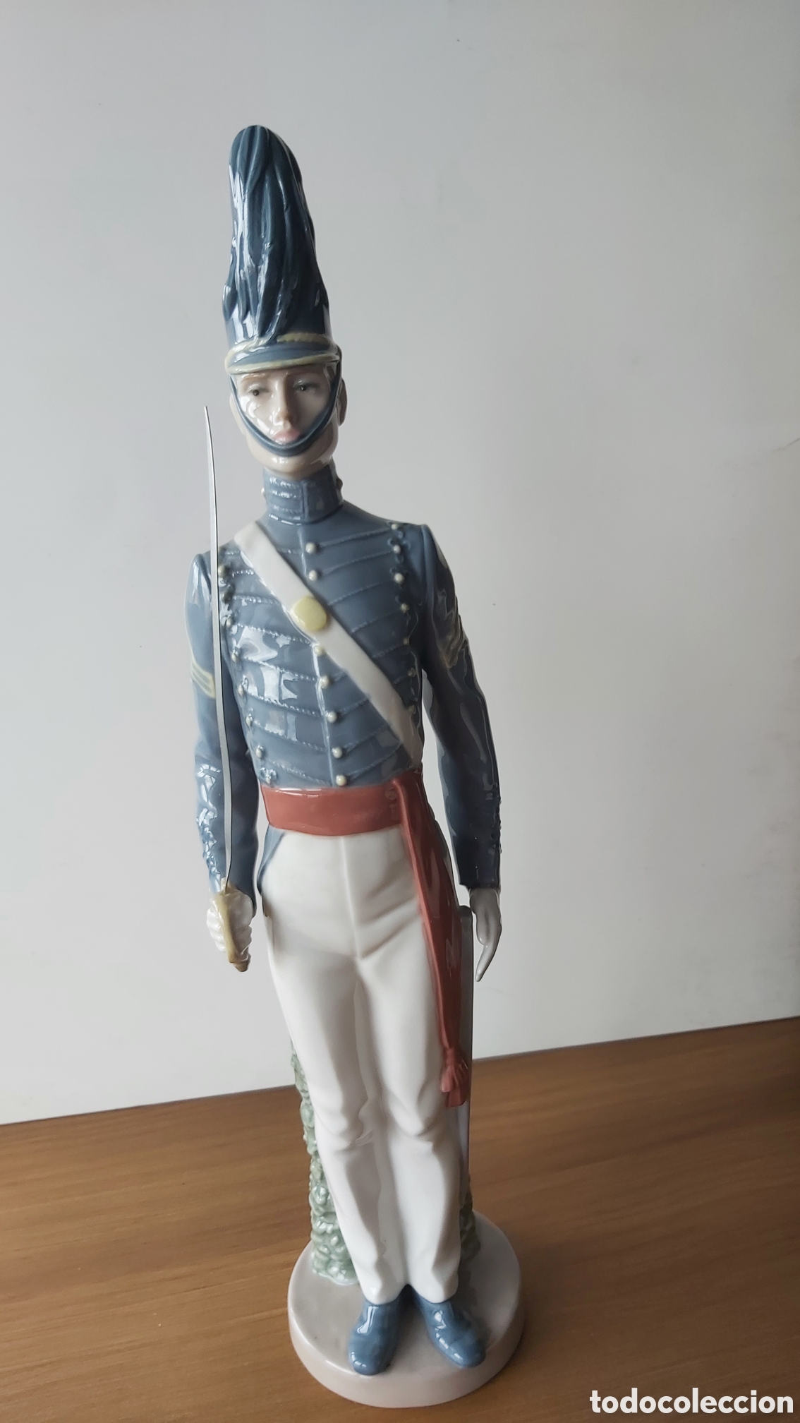 Coleccionismo: Figura de Oficial con sable de Lladro - Foto 1