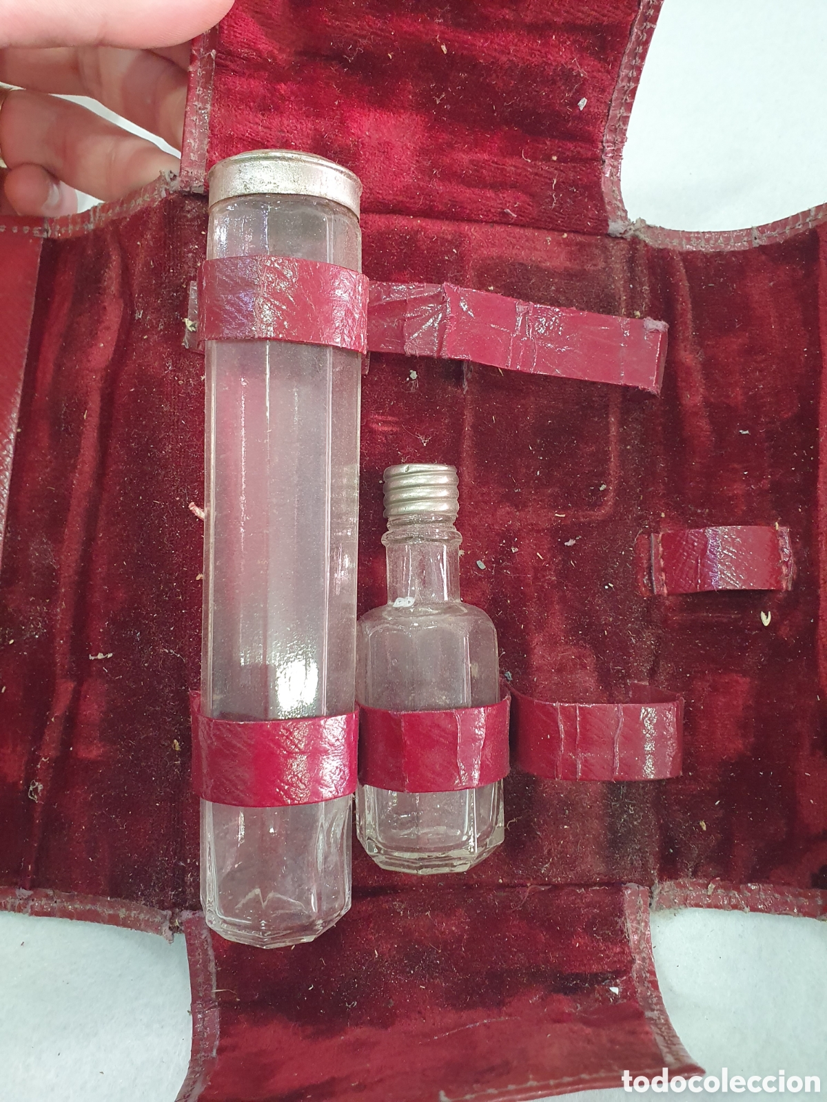 Coleccionismo: Estuche con 2 frascos de cristal. (L62) - Foto 1