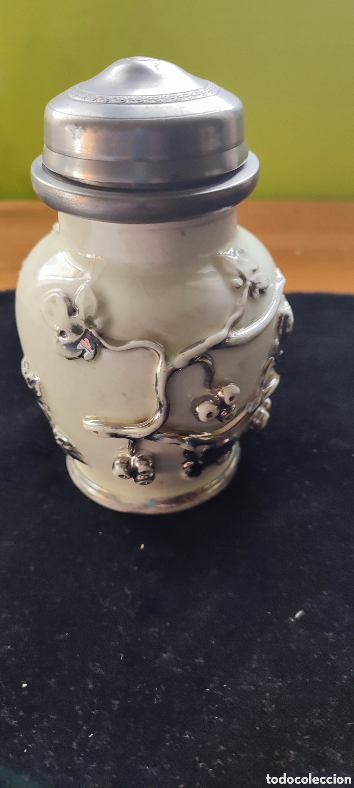 Collectionnisme: Bote de tabaco del siglo XIX en porcelana tapa de peltre