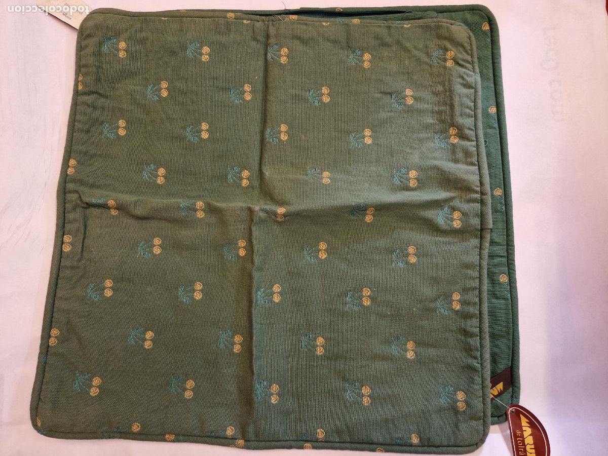 Coleccionismo: BONITO LOTE DE DOS COJINES. COLOR VERDE. MEDIDA 46*44CM