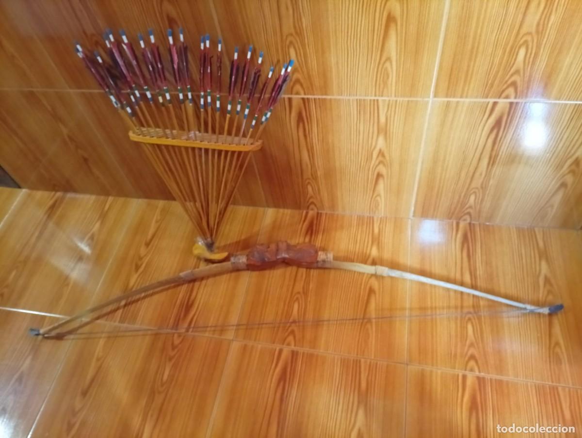 Coleccionismo: arco indio con 20 flechas en soporte de madera - Foto 6