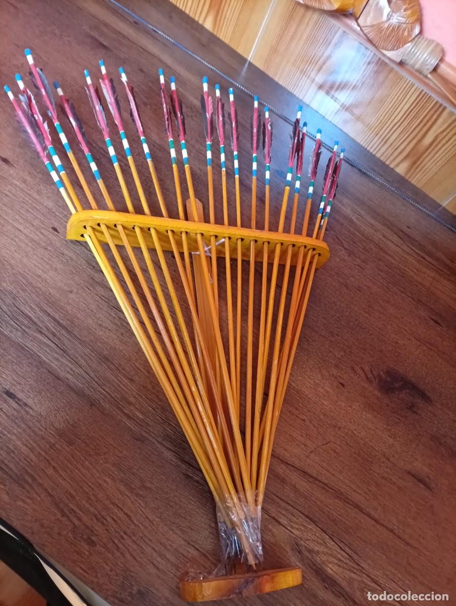 Coleccionismo: arco indio con 20 flechas en soporte de madera - Foto 10