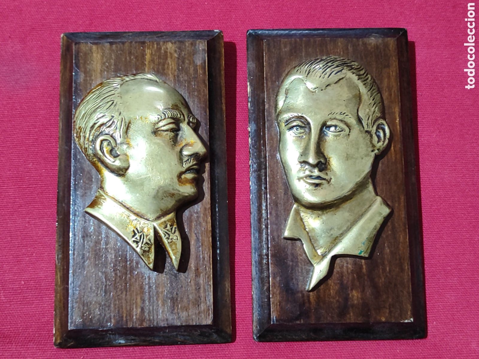 Coleccionismo: Pareja de metopas de madera y lat&oacute;n con imagen de Franco y Primo de Rivera