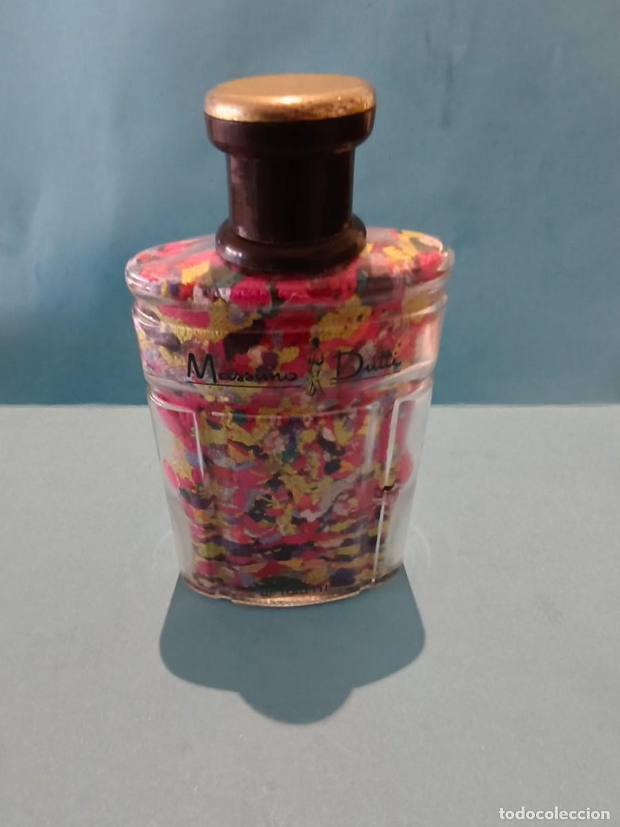 Coleccionismo: Botella de colonia Massimo Dutti, llena de tracitos de ropa. - Foto 3