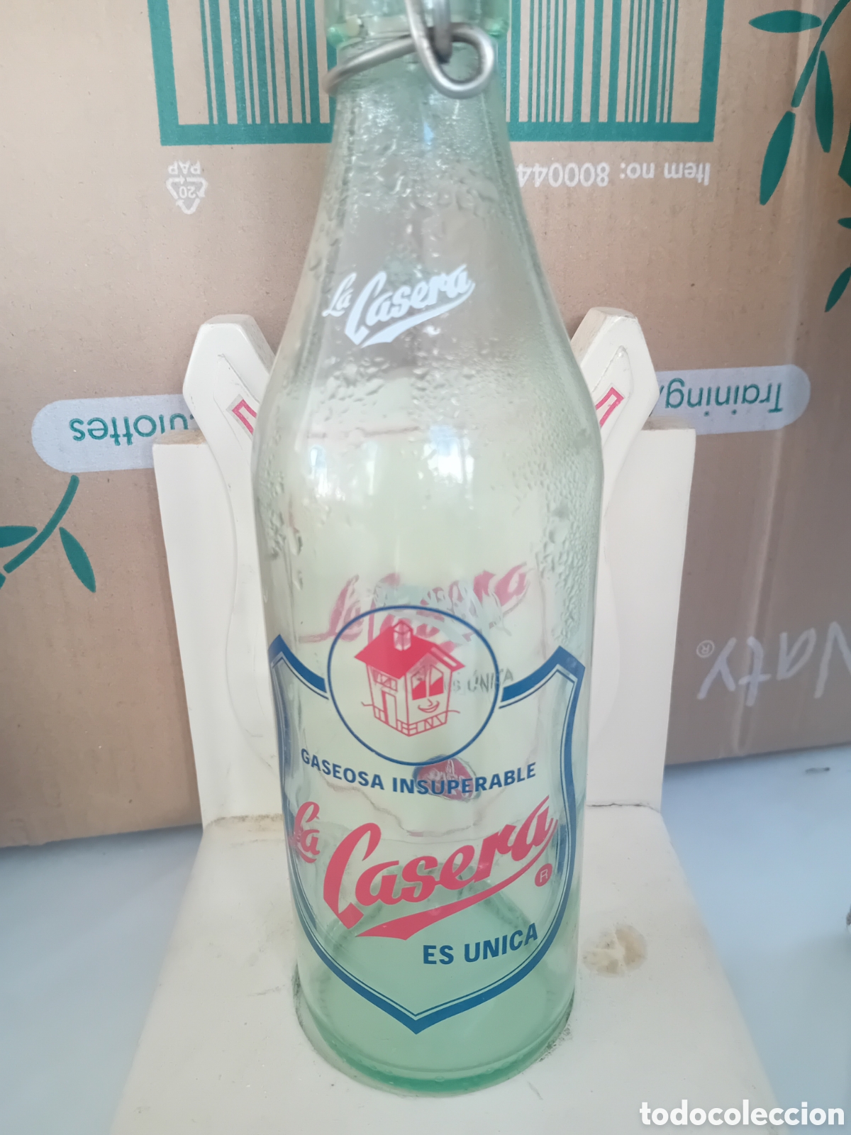 Coleccionismo: La casera botella y expositor madera original - Foto 4