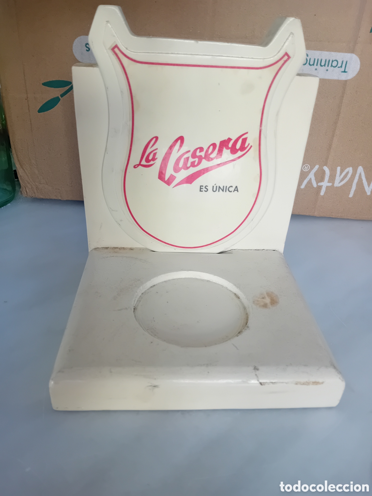 Coleccionismo: La casera botella y expositor madera original - Foto 5