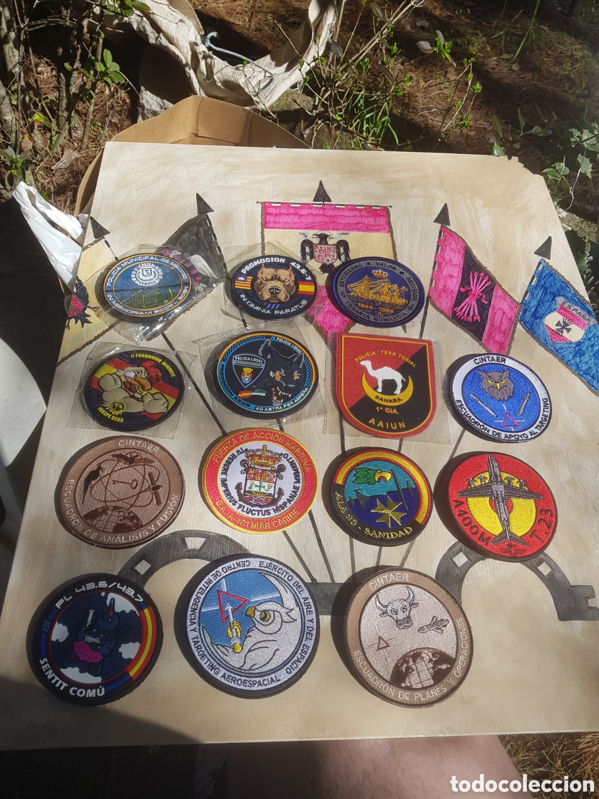 Collecting: LOTE DE PARCHES MILITARES CON VELCRO.