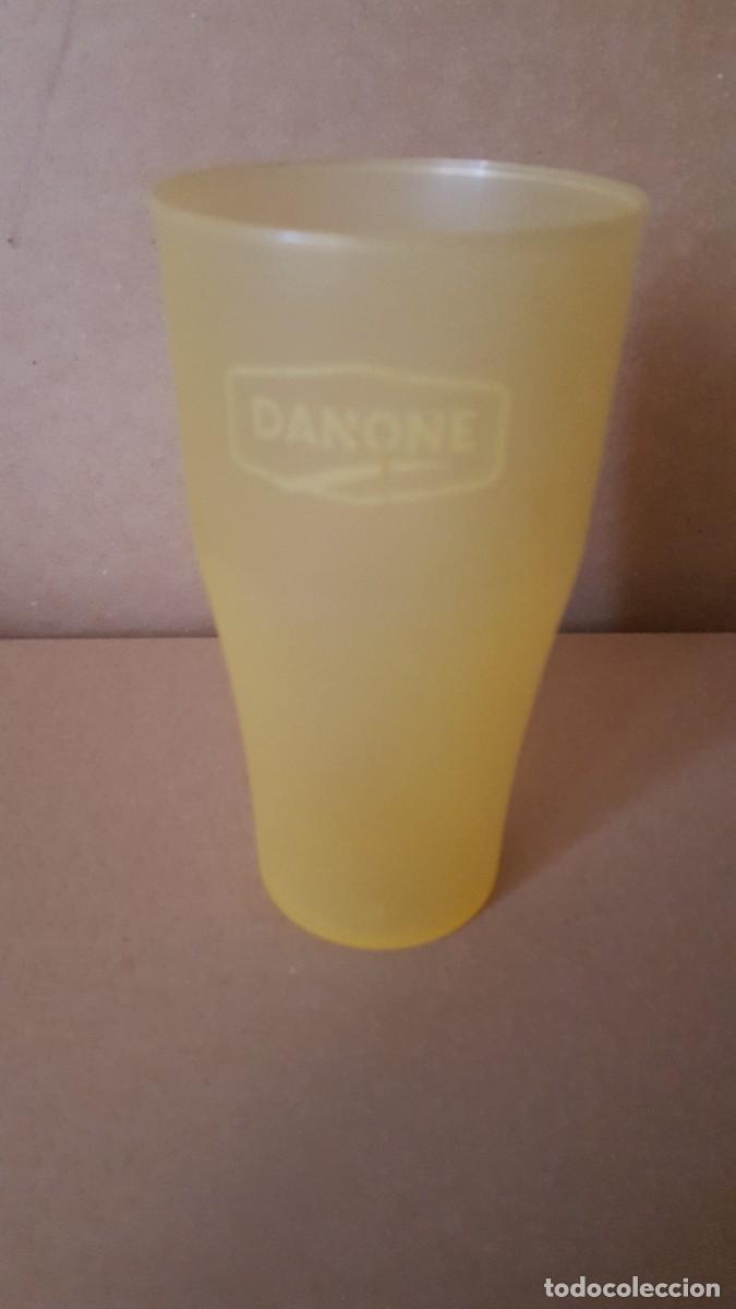 Coleccionismo: Vaso de pl&aacute;stico naranja, Danone. - Foto 1
