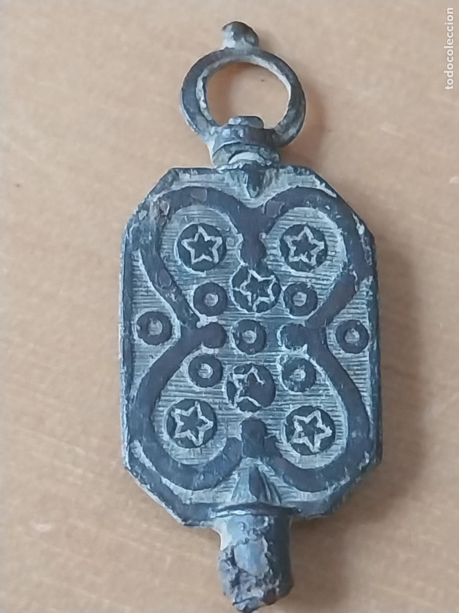 Coleccionismo: ARTICULO MUY ANTIGUO FIGURAS GEOMETRICAS ESTRELLAS EN CIRCULOS 3.49CMS ALTO