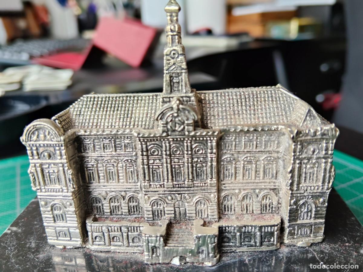 Coleccionismo: MAQUETA EDIFICIO AYUNTAMIENTO BILBAO - ENTREGADO CENTENARIO EDIFICIO AYUNTAMIENTO 1990 - Foto 3