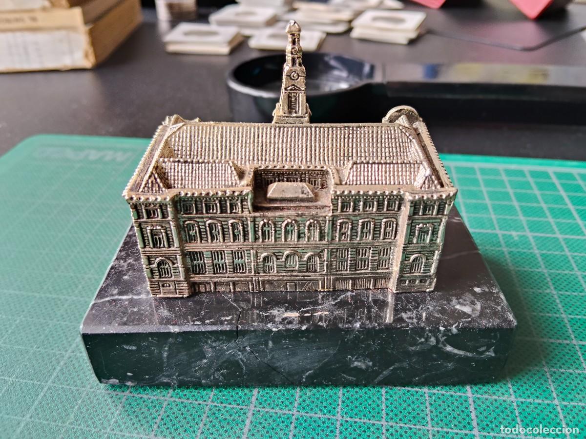 Coleccionismo: MAQUETA EDIFICIO AYUNTAMIENTO BILBAO - ENTREGADO CENTENARIO EDIFICIO AYUNTAMIENTO 1990 - Foto 5