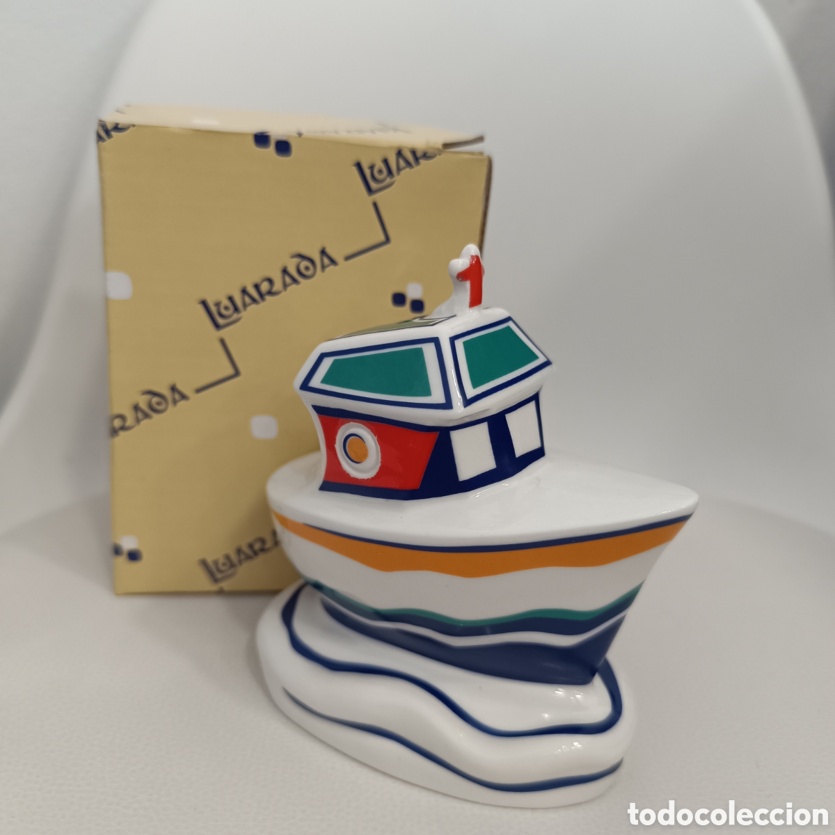 Coleccionismo: Barco pesquero de porcelana Luarada