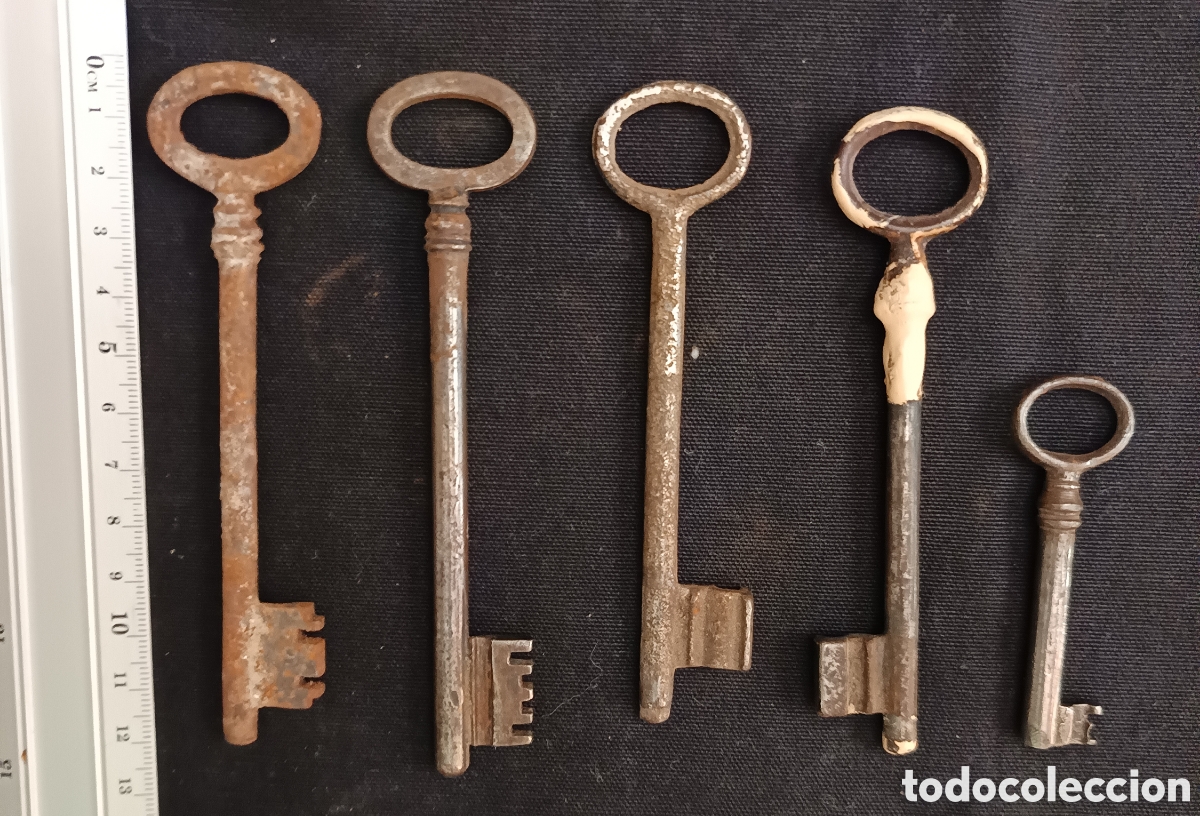 Coleccionismo: Lote de 5 llaves de hierro