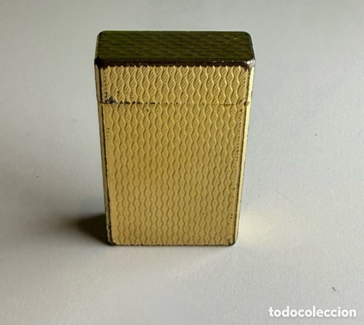 Coleccionismo: Encendedor vintage S.T. Dupont de gas acabado dorado texturizado.