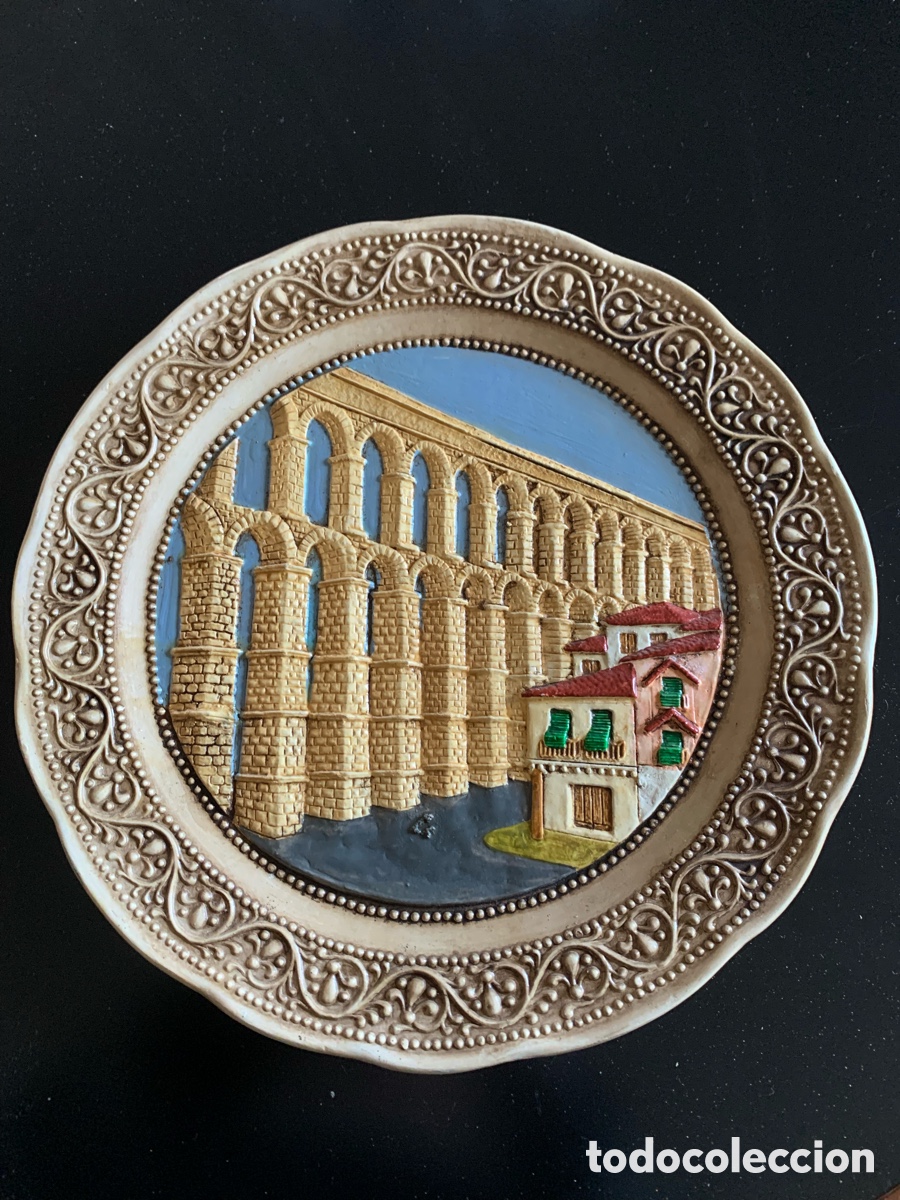 Collectionnisme: Plato decorativo Acueducto de Segovia 28 cm | Relieve cer&aacute;mica RF A 590
