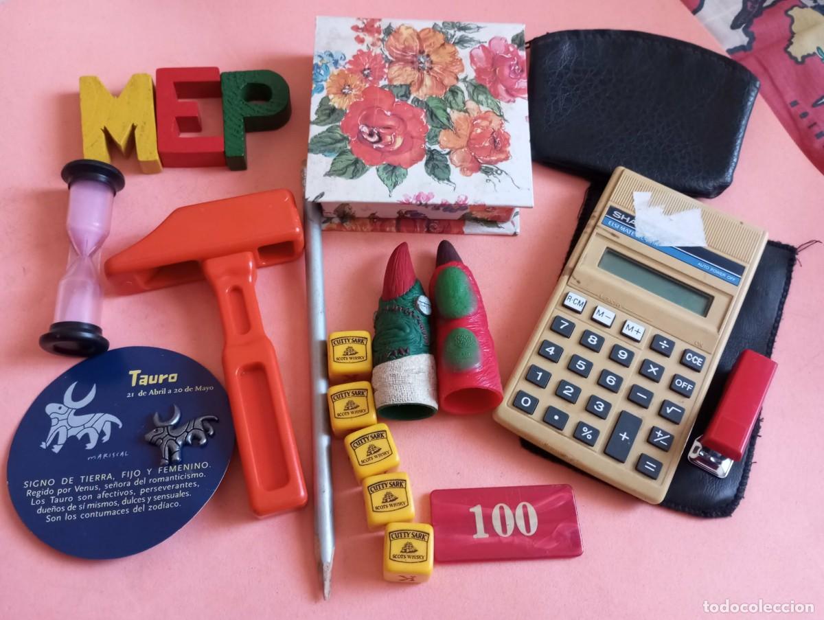 Coleccionismo: lote piezas varias juguetes, letras madera, dados whisky,calculadora, horoscopo,u&ntilde;as postizas,ect