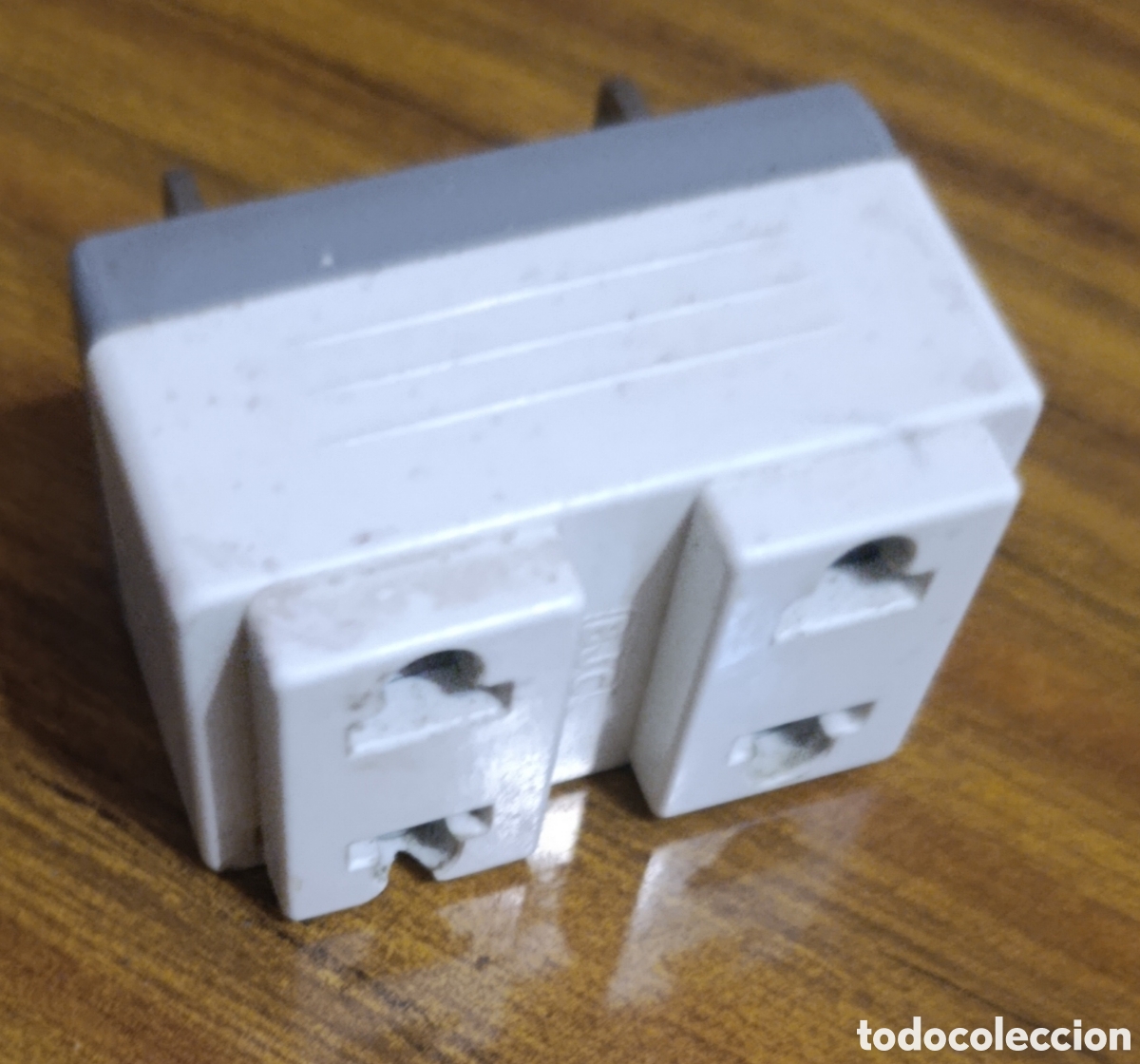 Coleccionismo: Adaptador El&eacute;ctrico Doble BJC - 16A / 220-380V - Vintage