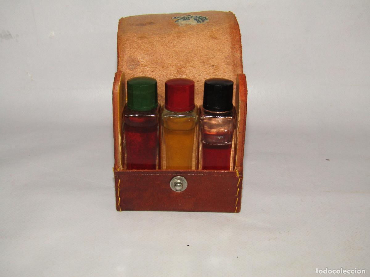 Coleccionismo: Antiguo Estuche de Cuero con 3 Frascos de Cristal y Baquelita con L&iacute;quidos de Colores