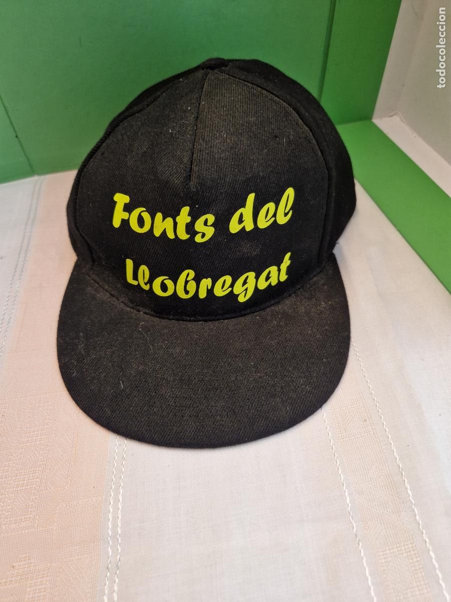 Coleccionismo: BONITA GORRA. COLOR NEGRO. FONTS DEL LEOBREGAT.