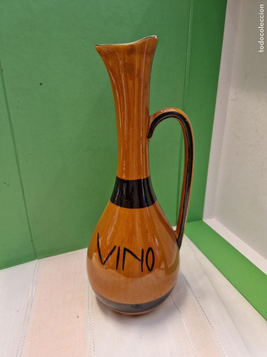 Coleccionismo: BONITA JARRA PARA VINO DE CERAMICA.
