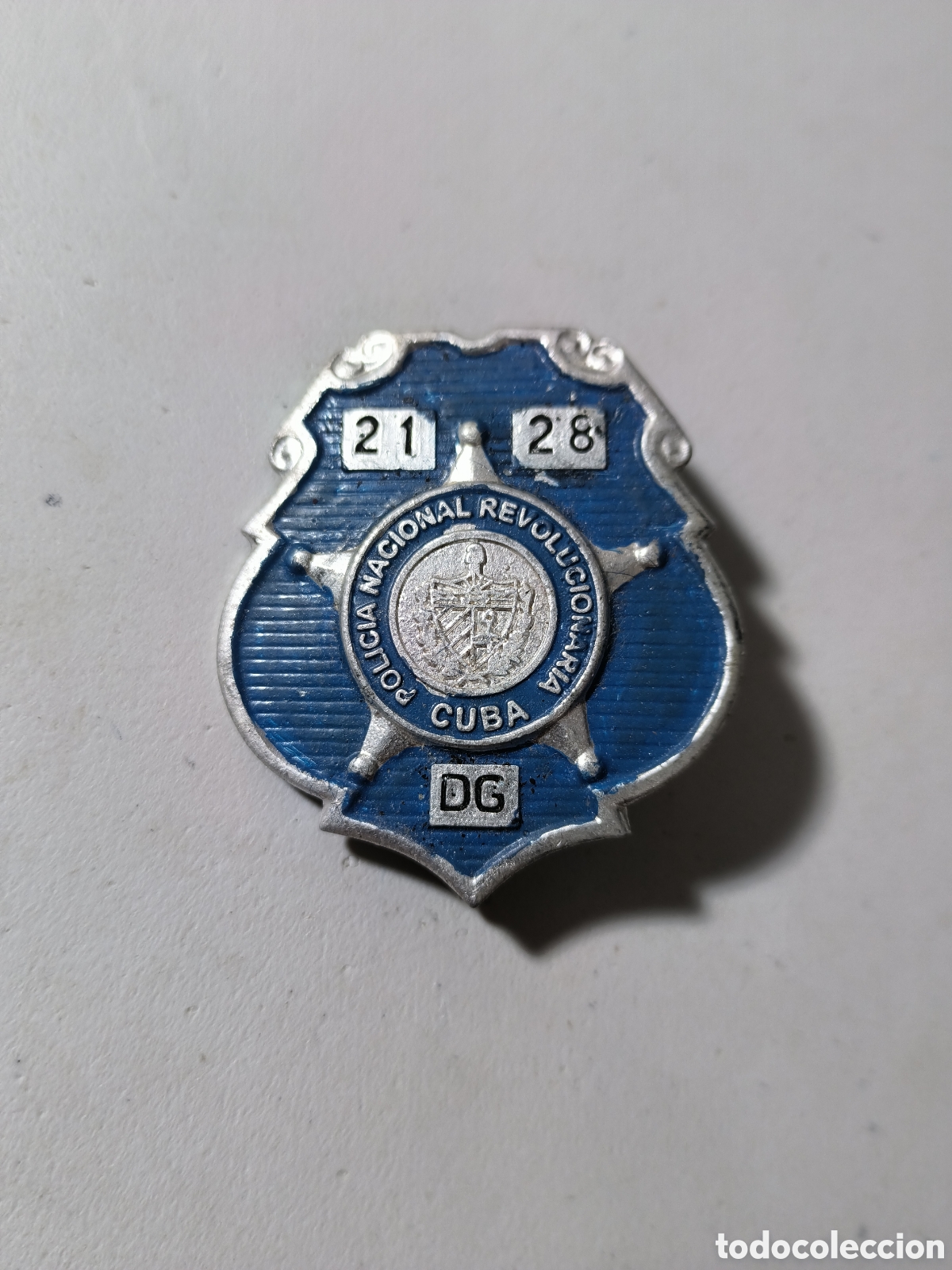 Coleccionismo: Cuba,chapilla polic&iacute;a de la direcci&oacute;n general, d&eacute;cada de 1970