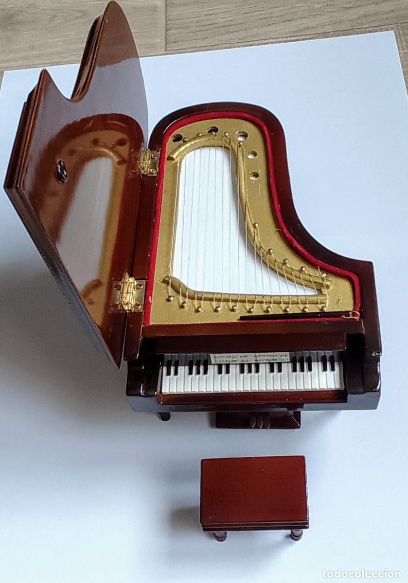 Coleccionismo: PIANO DE DECORACI&Oacute;N CON M&Uacute;SICA
