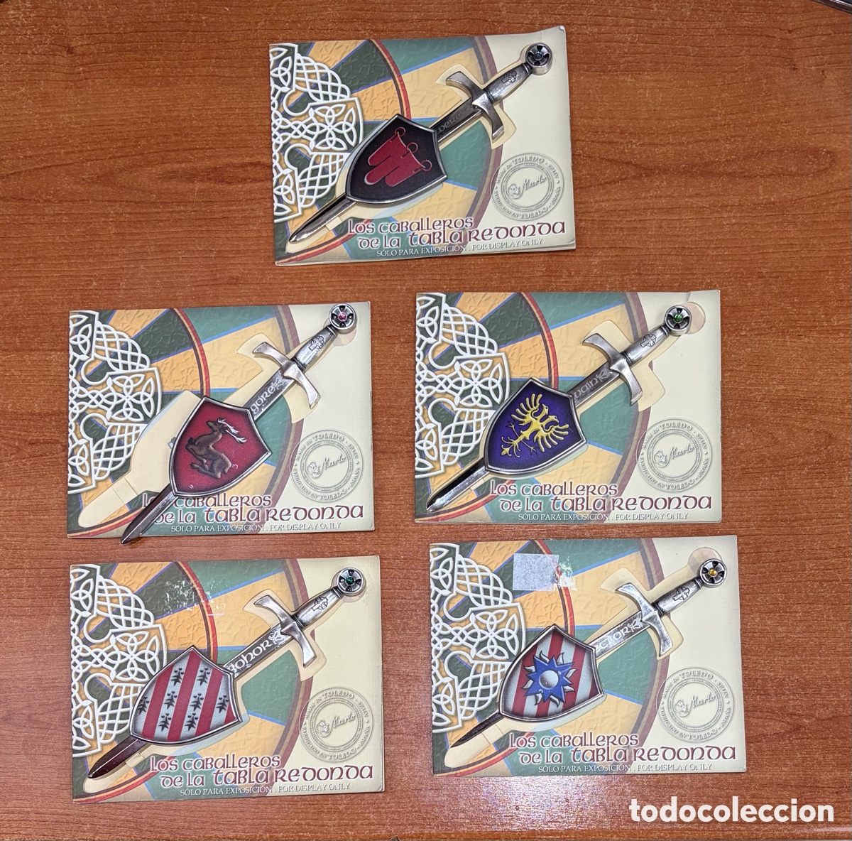 Coleccionismo: Lote 5 Mini Espadas Marto Toledo &ndash; Caballeros Tabla Redonda con Expositor Original
