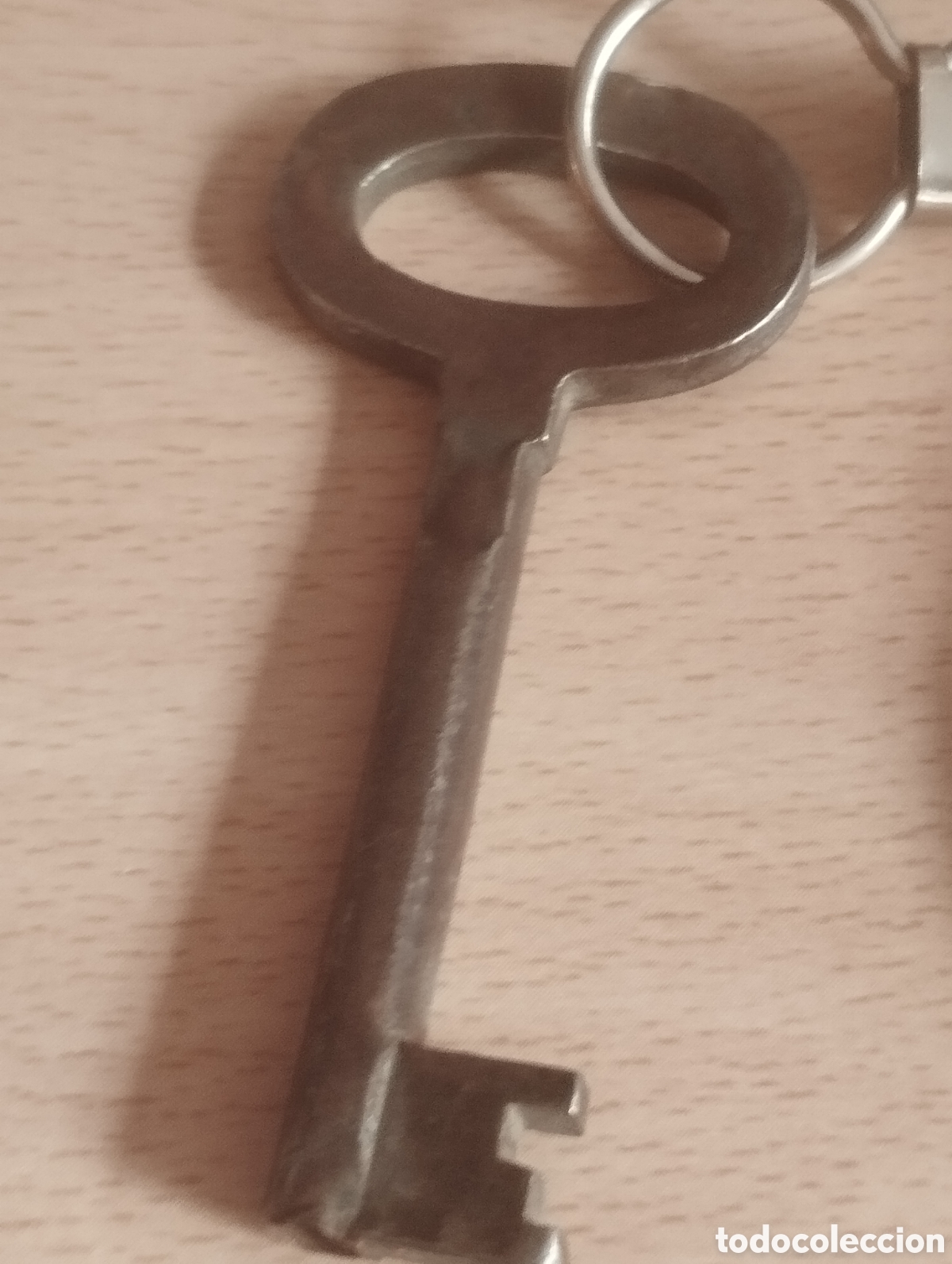 Coleccionismo: LLAVERO PLACA HOSTAL MARIBEL CON LLAVE - Foto 3