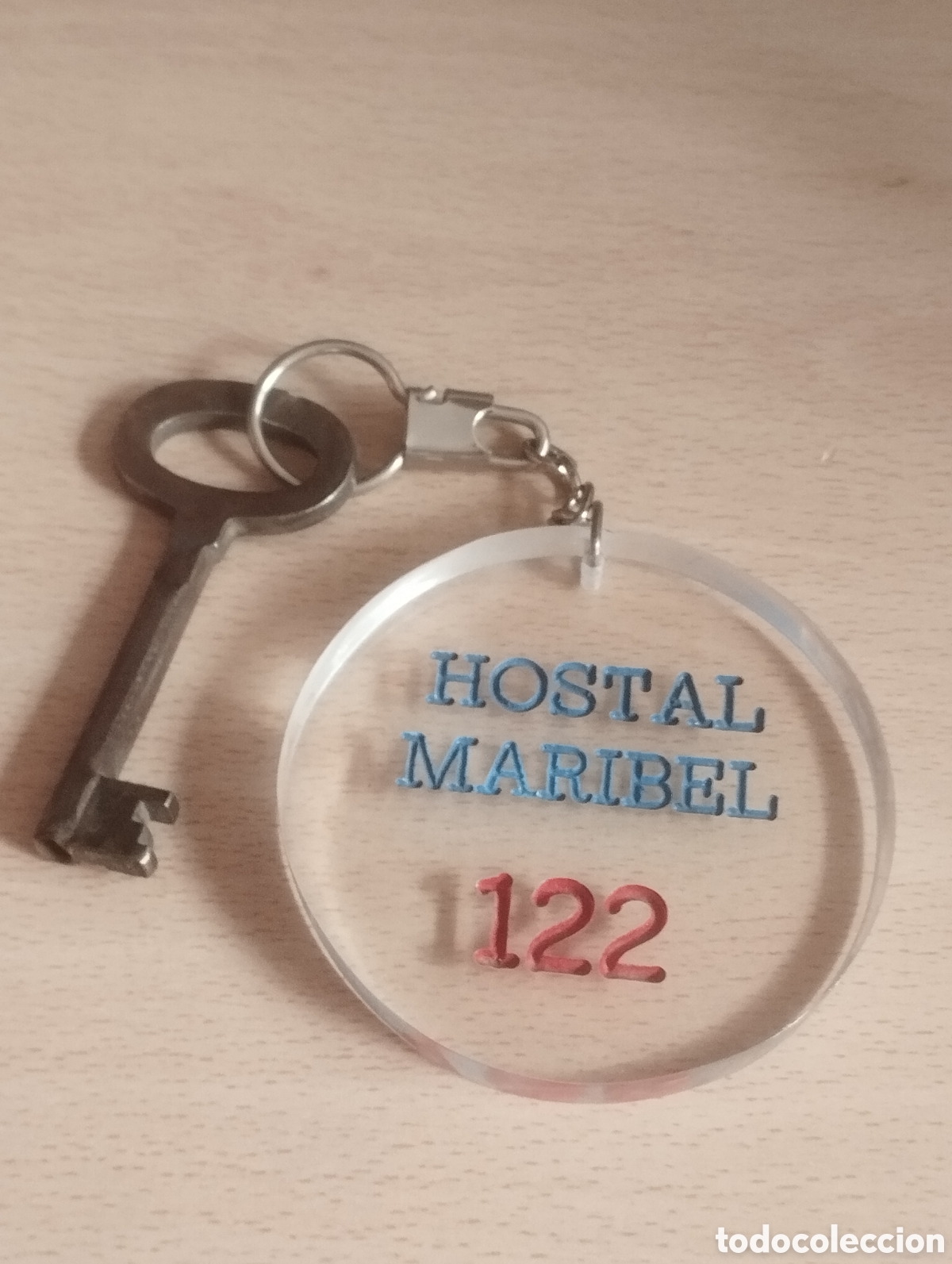 Coleccionismo: LLAVERO PLACA HOSTAL MARIBEL CON LLAVE - Foto 1